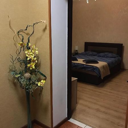 Rent Apartment In The Center Of Csernyihiv Kültér fotó