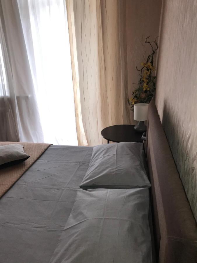 Rent Apartment In The Center Of Csernyihiv Kültér fotó