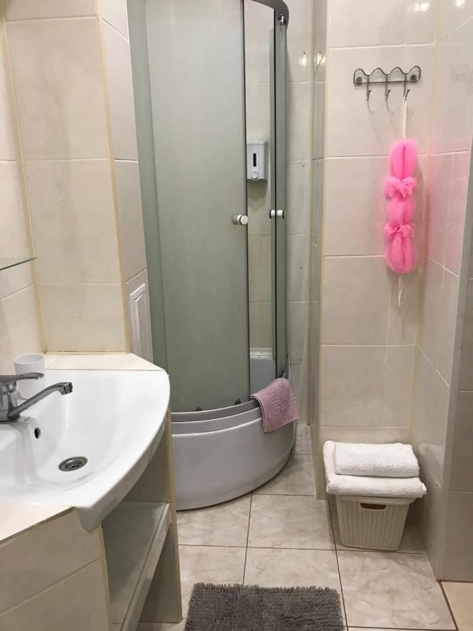 Rent Apartment In The Center Of Csernyihiv Kültér fotó