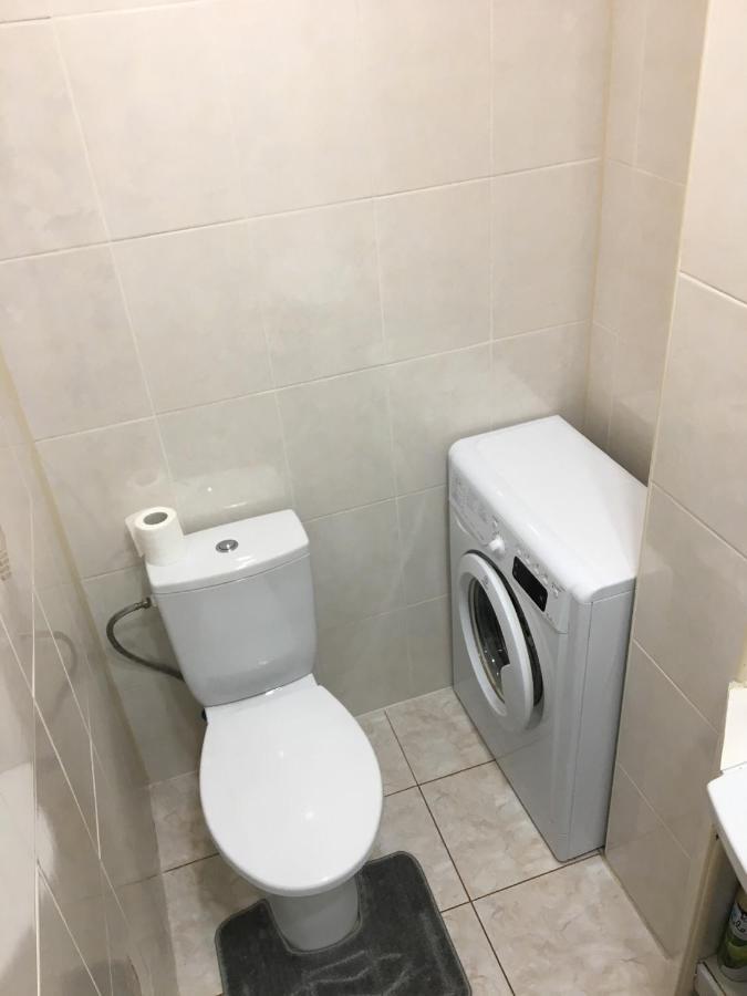 Rent Apartment In The Center Of Csernyihiv Kültér fotó