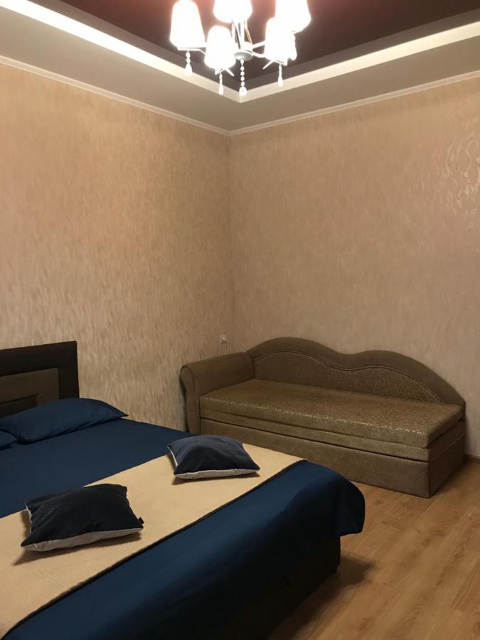 Rent Apartment In The Center Of Csernyihiv Kültér fotó